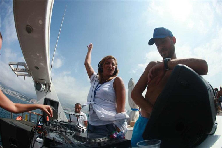 Summer Cloud 961 Boat Part 1