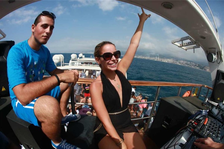 Summer Cloud 961 Boat Part 1