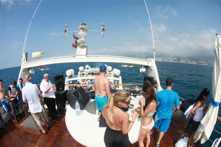Summer Cloud 961 Boat Part 1