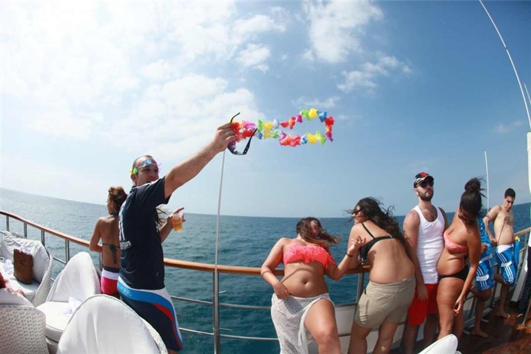 Summer Cloud 961 Boat Part 1