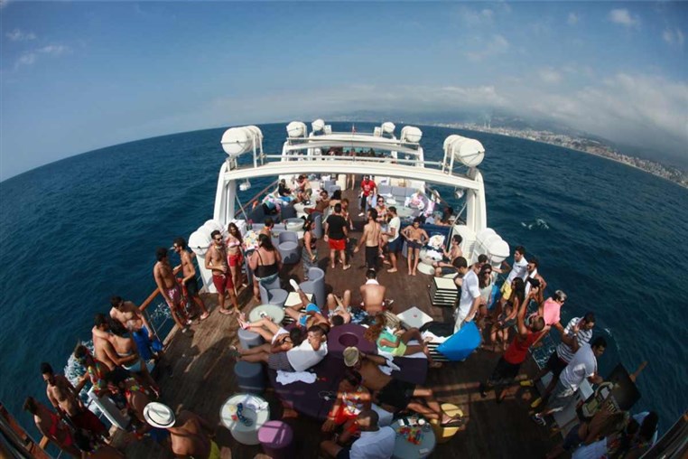 Summer Cloud 961 Boat Part 1