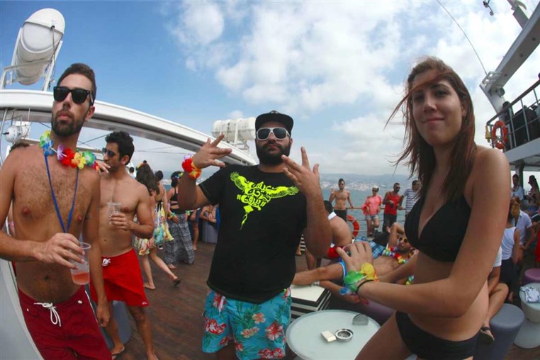 Summer Cloud 961 Boat Part 1