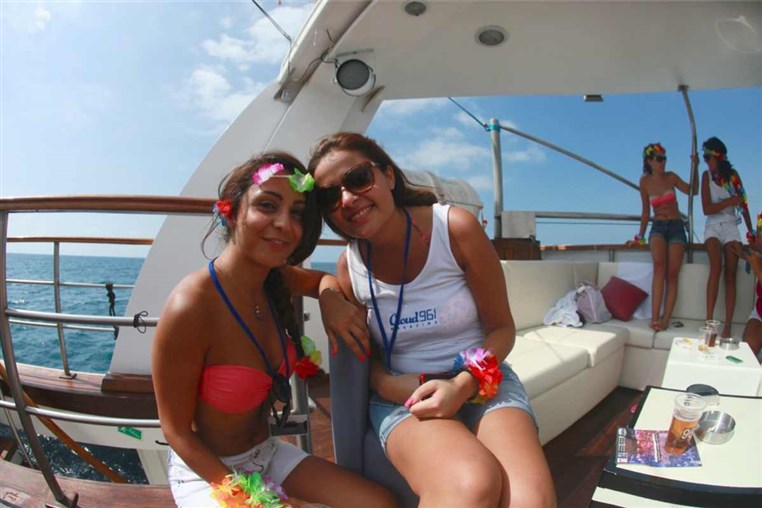 Summer Cloud 961 Boat Part 1
