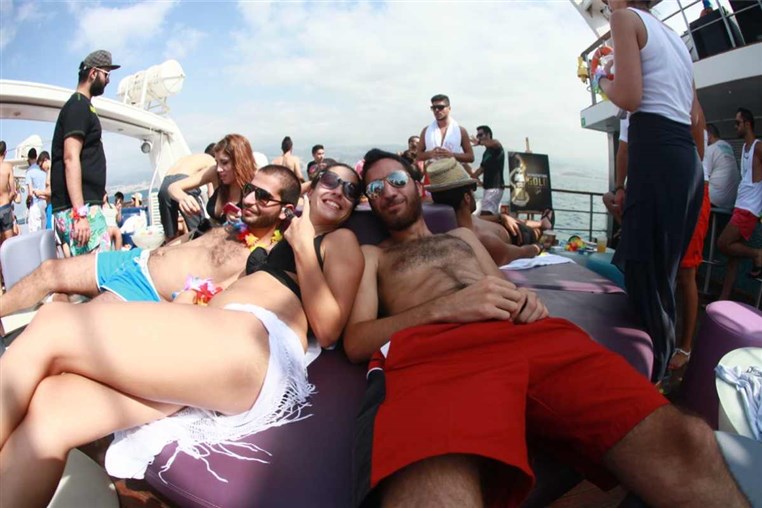 Summer Cloud 961 Boat Part 1