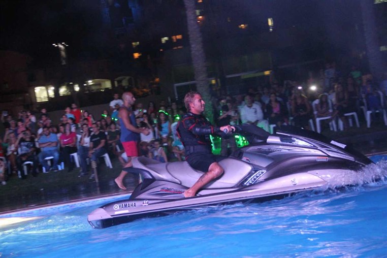 Superflying Water Show