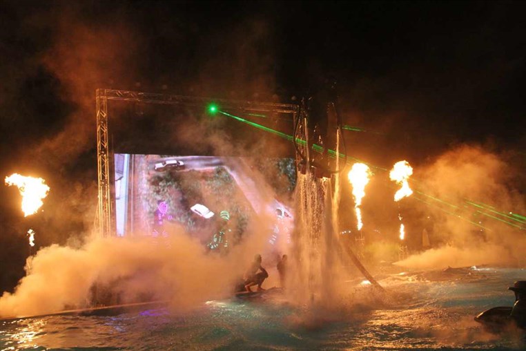 Superflying Water Show