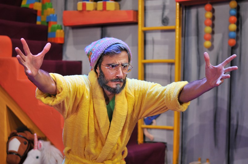Gisele Hachem Zard dazzles children in PUPPET MARYAM 