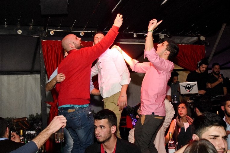 Dance to the SAXOBEAT