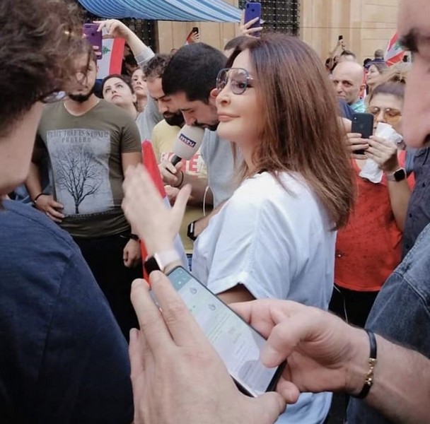 Elissa Joins in Lebanon’s protests