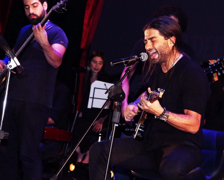 Fadee Andrawos Surrounded By his fans on stage