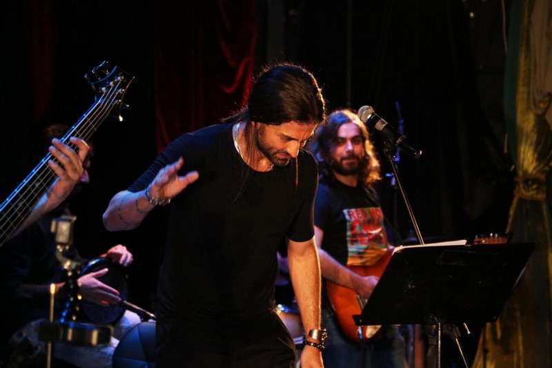 Fadee Andrawos Surrounded By his fans on stage