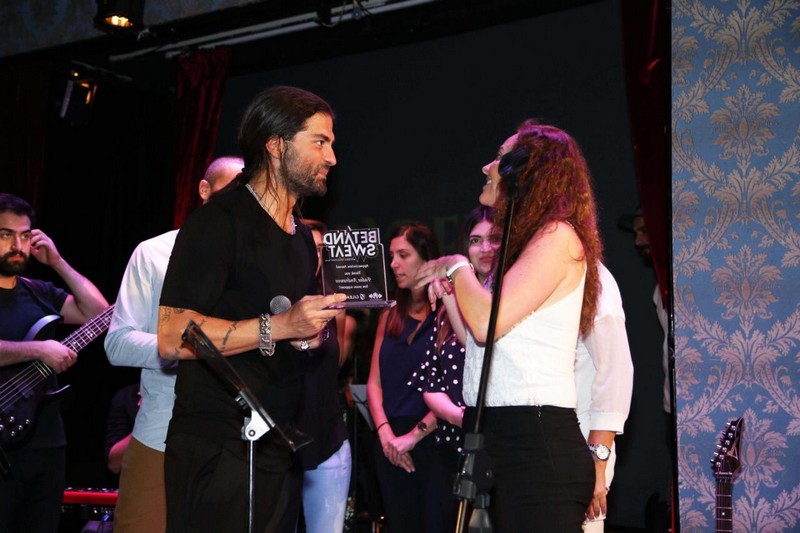 Fadee Andrawos Surrounded By his fans on stage