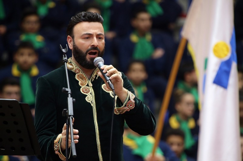 Tenor Gabriel Abdel Nour celebrating Christmas with 1000 choir members