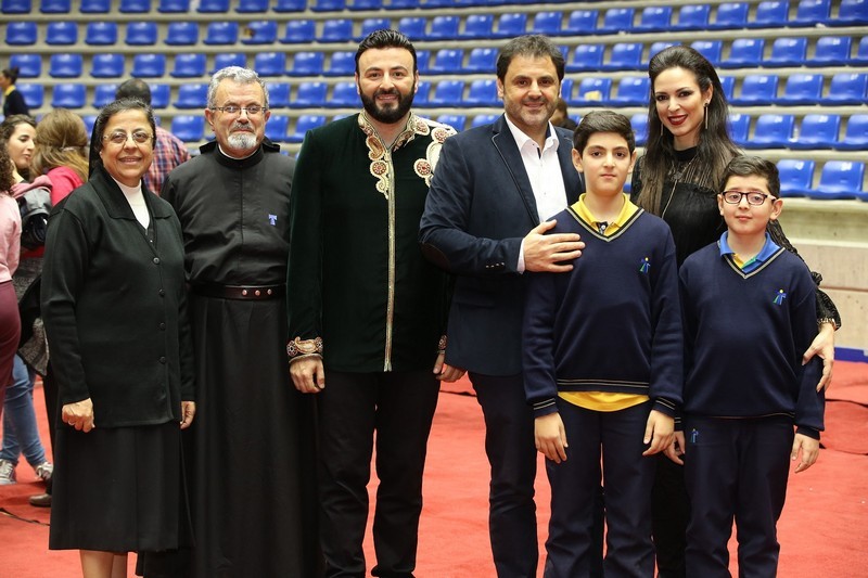 Tenor Gabriel Abdel Nour celebrating Christmas with 1000 choir members