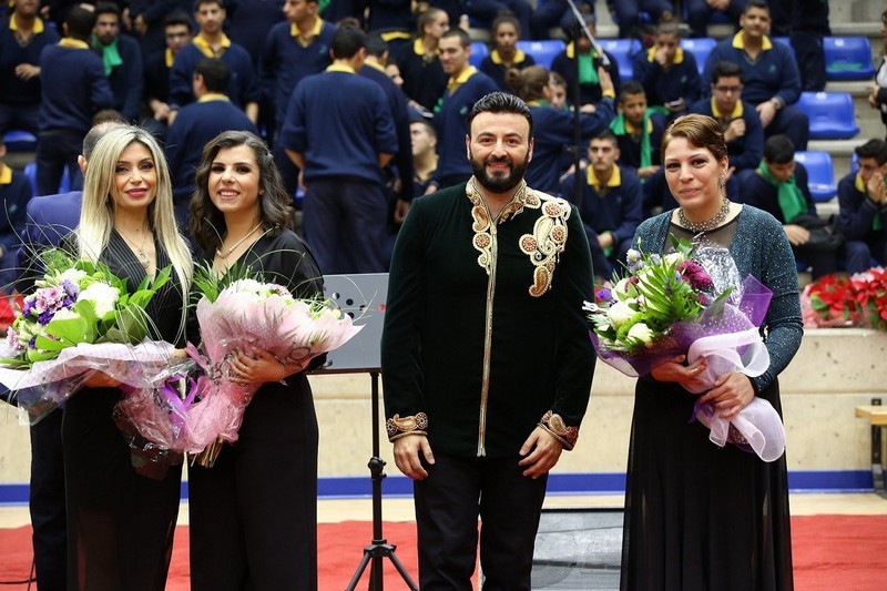 Tenor Gabriel Abdel Nour celebrating Christmas with 1000 choir members