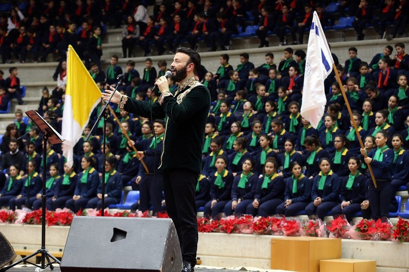 Tenor Gabriel Abdel Nour celebrating Christmas with 1000 choir members