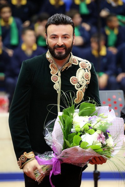 Tenor Gabriel Abdel Nour celebrating Christmas with 1000 choir members