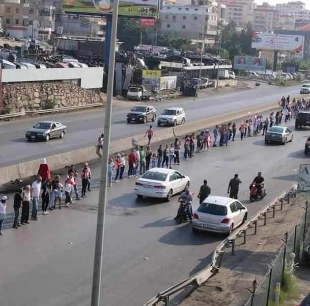 Human Chain in Lebanon from South to North