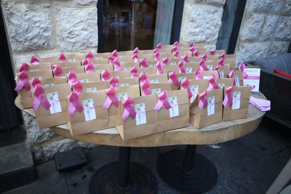 Mon Maki a Moi spreads breast cancer awarness