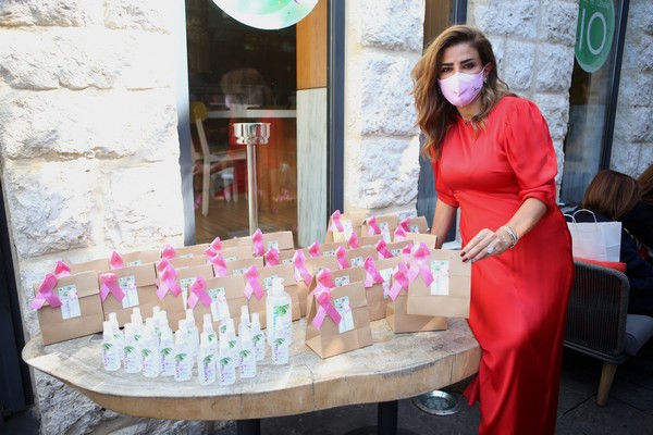Mon Maki a Moi spreads breast cancer awarness