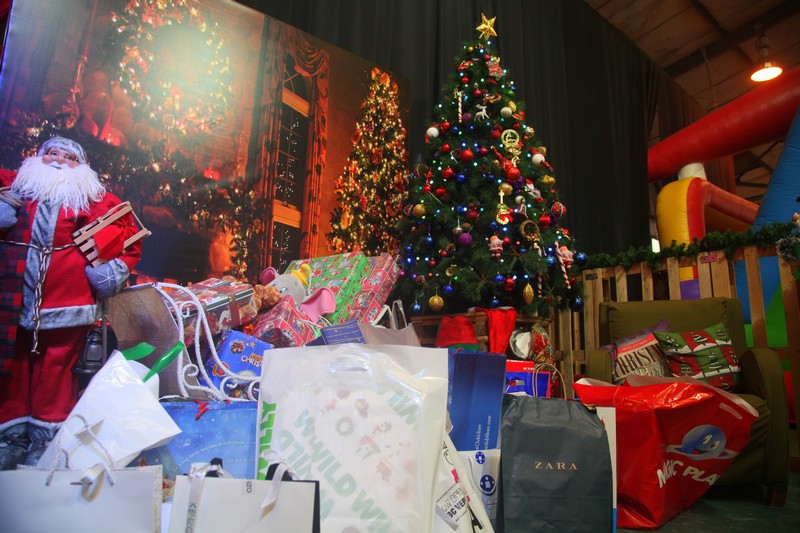 Santa & the chocolate Factory
