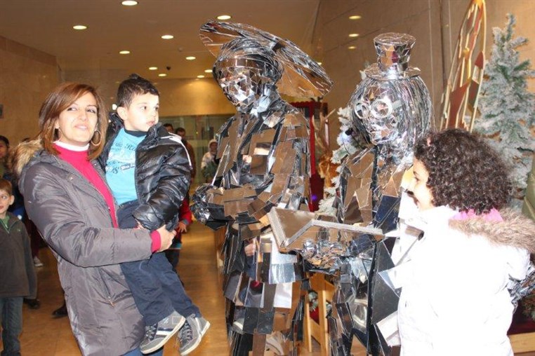 ABC Mirror Family Show