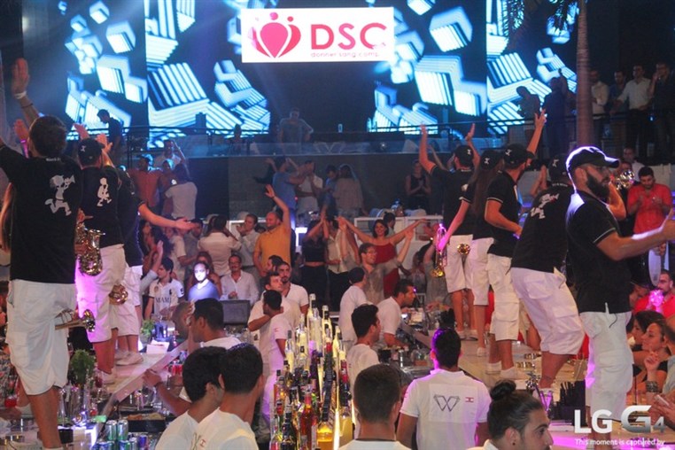 Donner Sang Compter Fundraising at White