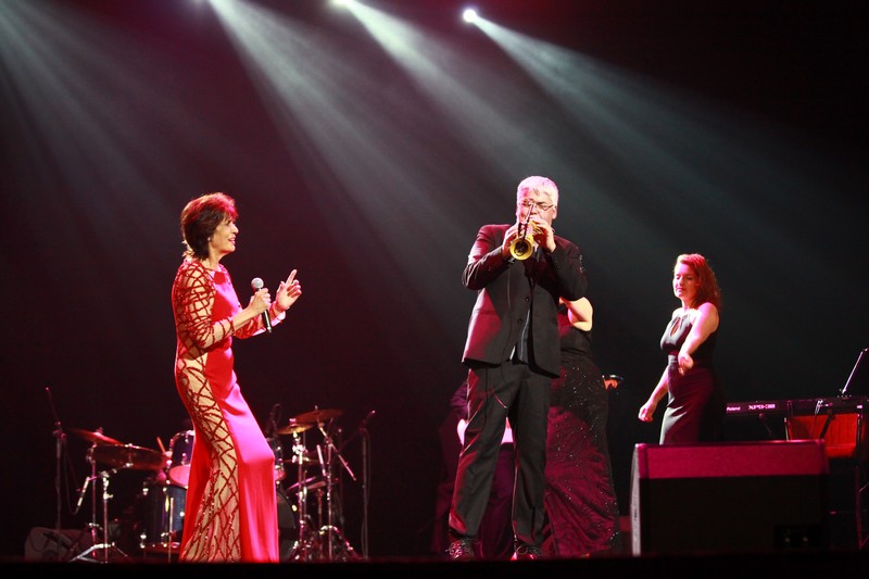 Linda de Suza au Casino Du Liban