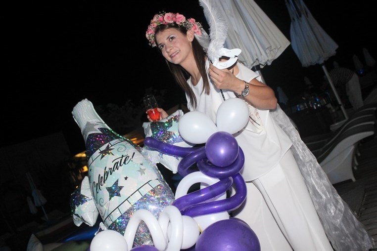 ILLUMINARE pool party