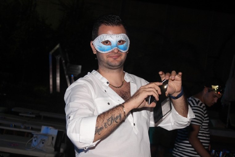 ILLUMINARE pool party
