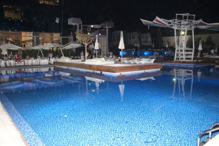 ILLUMINARE pool party