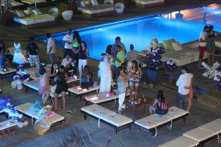 ILLUMINARE pool party