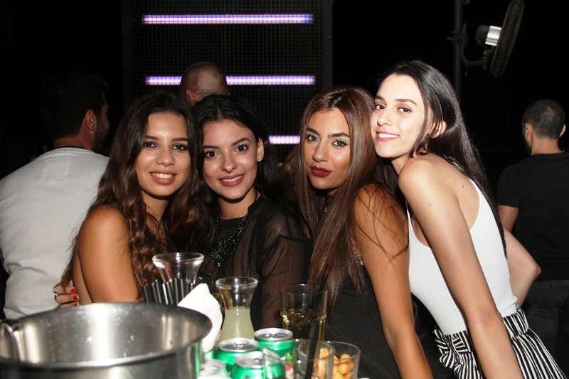 3al Lebnene at Myu On The Roof 