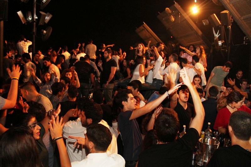 3al Lebnene at Myu On The Roof 