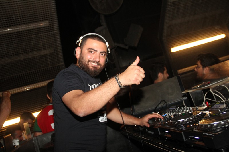 3al Lebnene at Myu On The Roof 