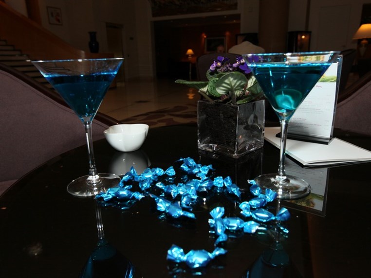 Le Royal turns blue to celebrate the UN's 70th nniversary