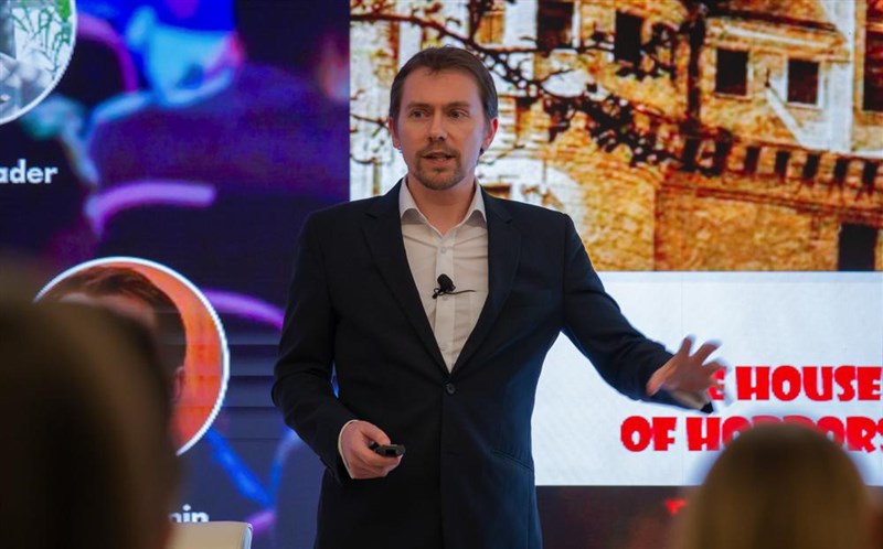 Leveraging knowledge in Financial Markers to Grow Personal Wealth 
