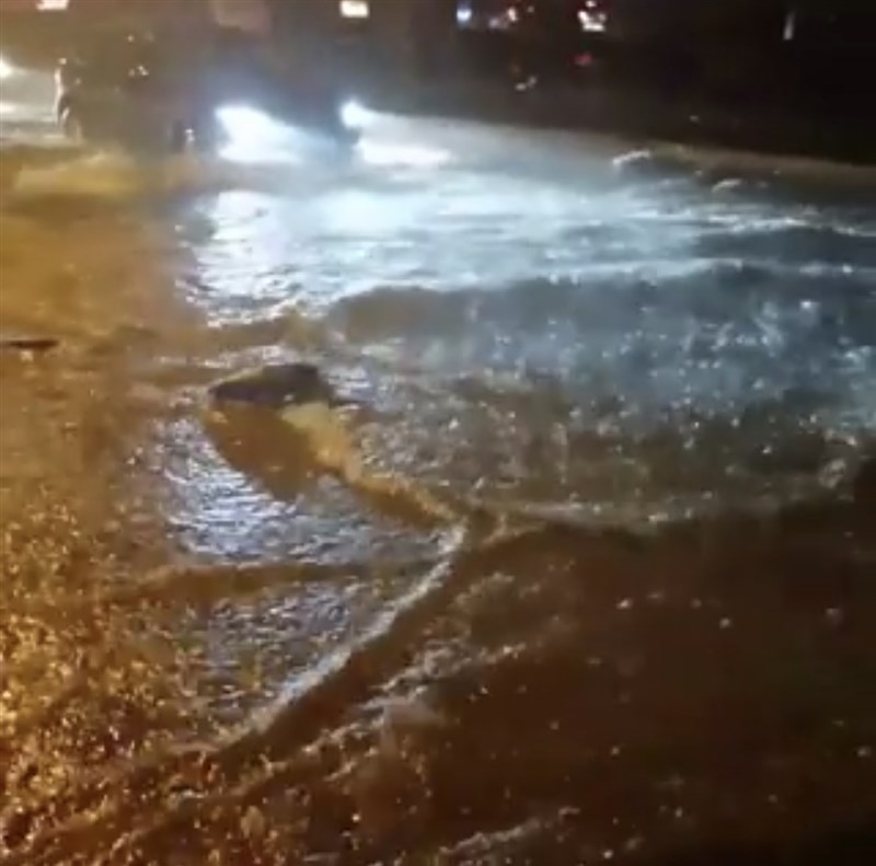 Heavy rains cause flooding in Lebanon