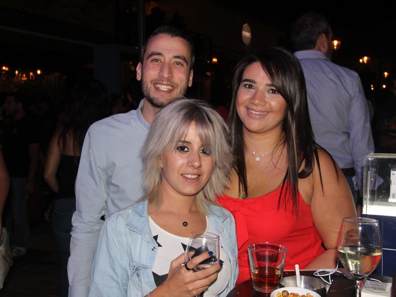 Decadande with Rodge at BistroBar Live