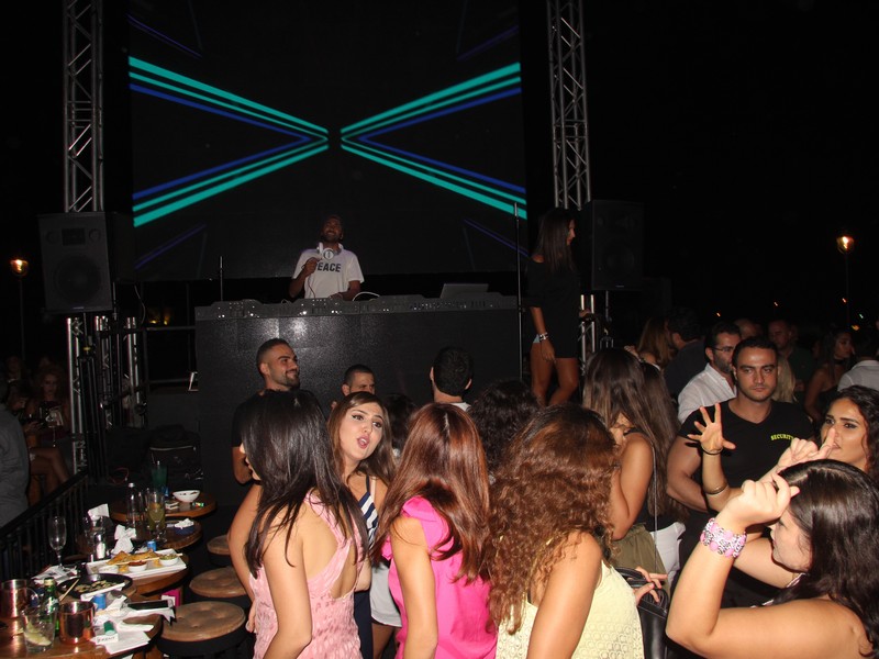 Decadande with Rodge at BistroBar Live