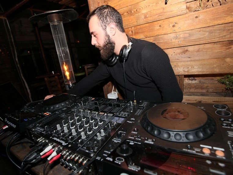 Fertil Pub on Saturday Night