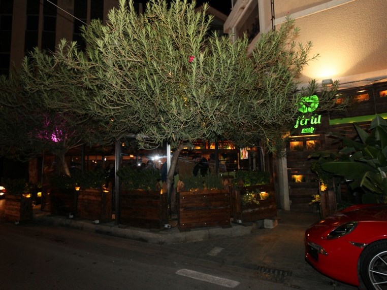 Fertil Pub on Saturday Night