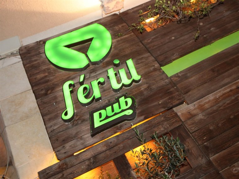 Fertil Pub on Saturday Night
