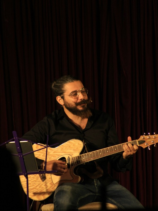 Laugh Story at Ikebana-Le Royal