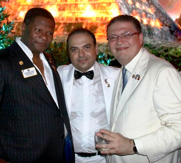 Lions D351 Hand Over Dinner