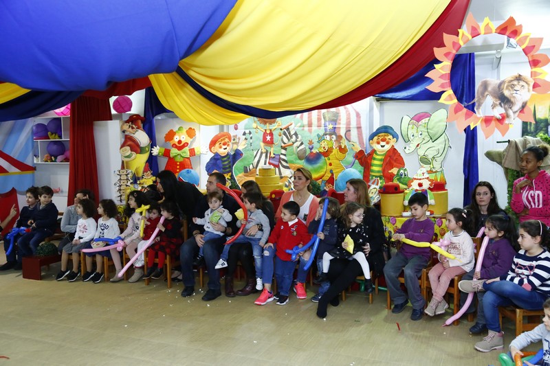 Cirque Fiesta at l'Univers d'Albert