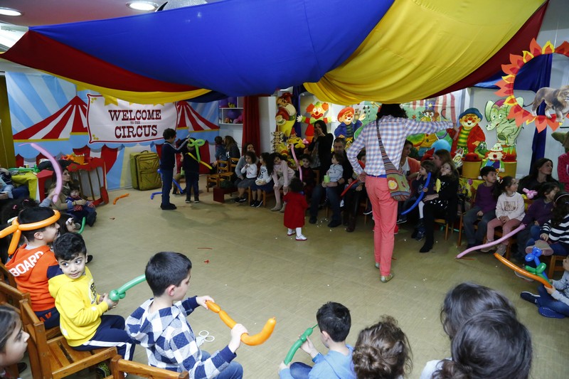 Cirque Fiesta at l'Univers d'Albert