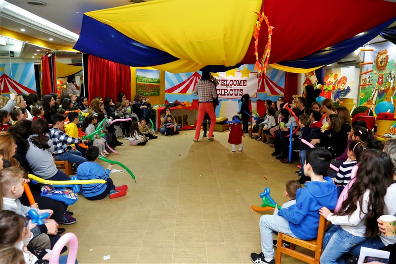 Cirque Fiesta at l'Univers d'Albert