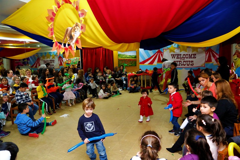 Cirque Fiesta at l'Univers d'Albert