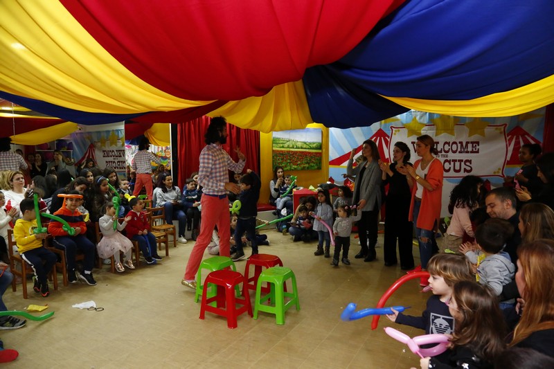 Cirque Fiesta at l'Univers d'Albert